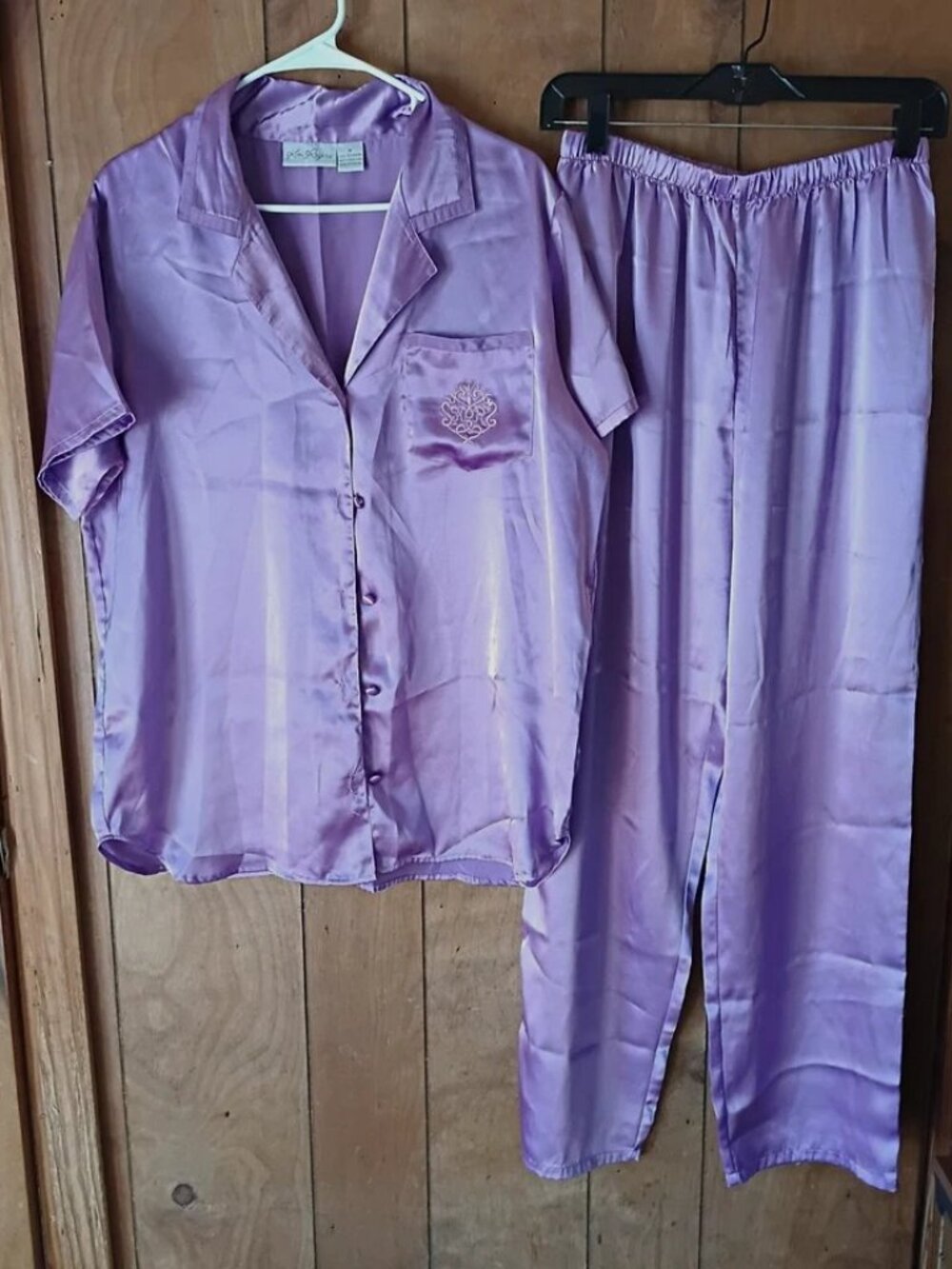 Kim Rogers Women’s lavender Satin 2pc Pajama Set Button Front Short Sleeve M